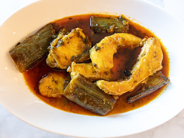 Easy and authentic Bengali fish curry