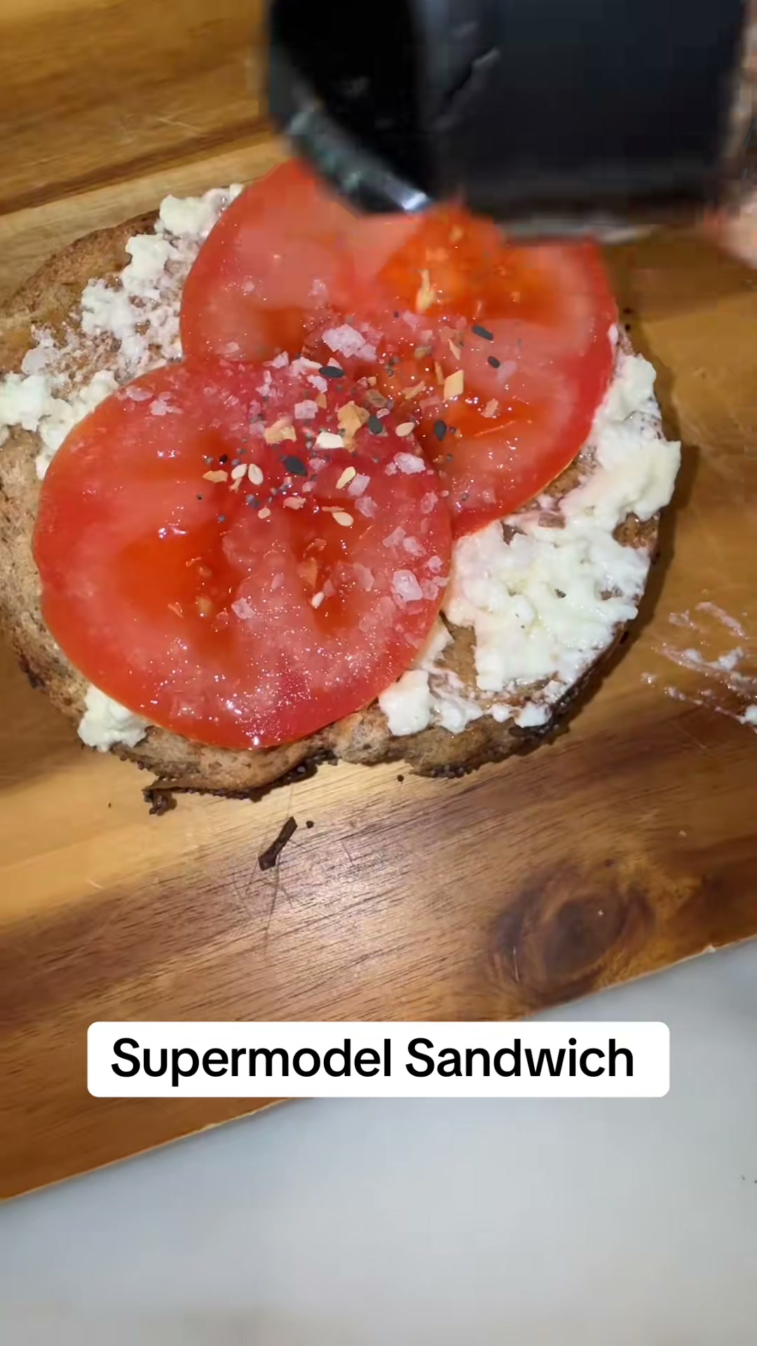 Turkey Pesto Bagel Sandwich