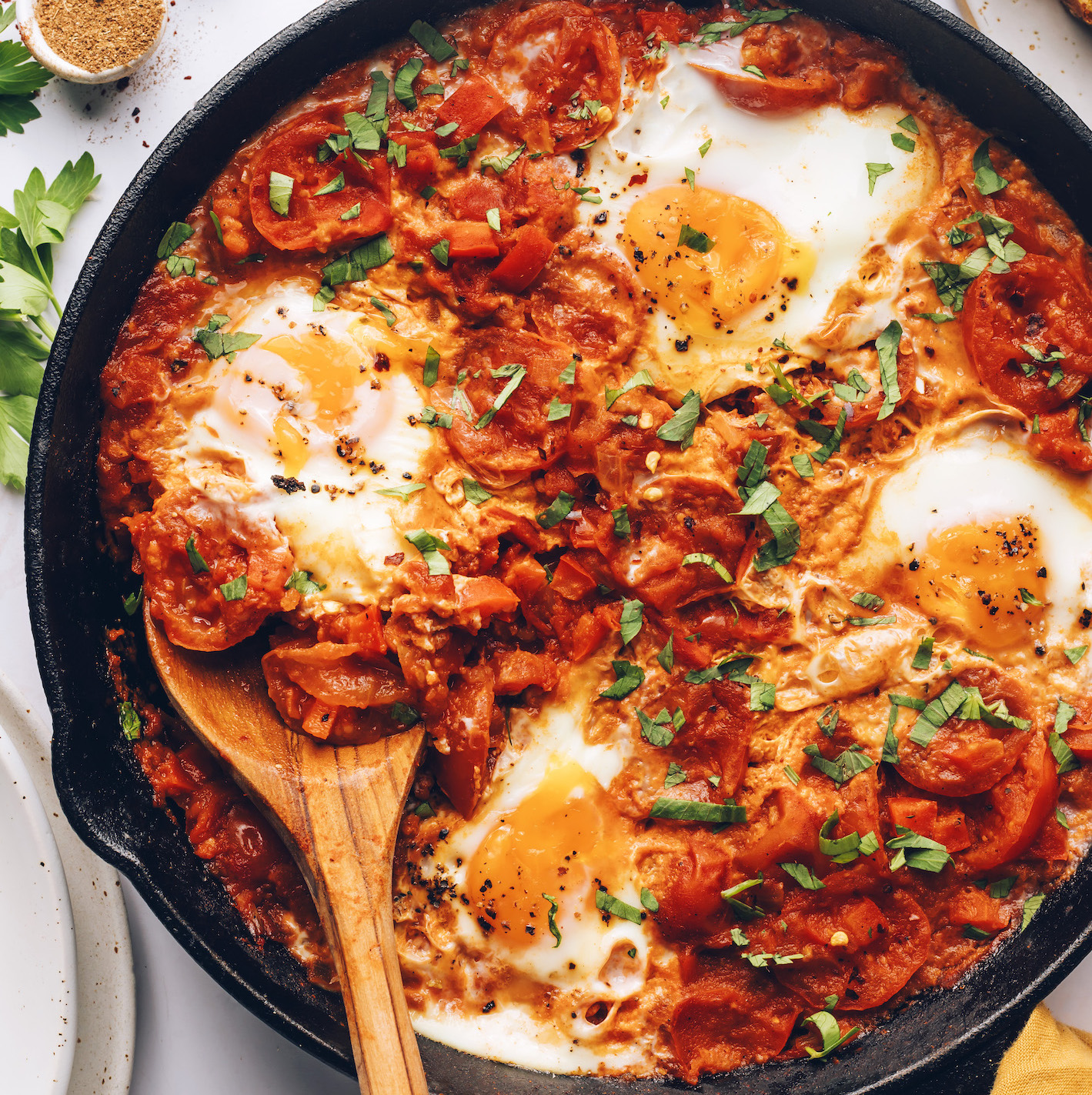 Easy Shakshuka (with Fresh or Canned Tomatoes)