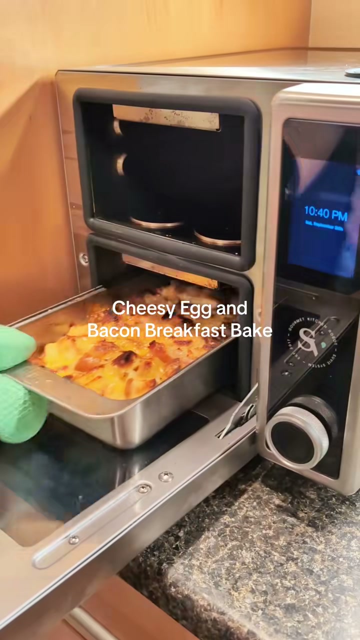 Cheesy Egg and Bacon Breakfast Bake