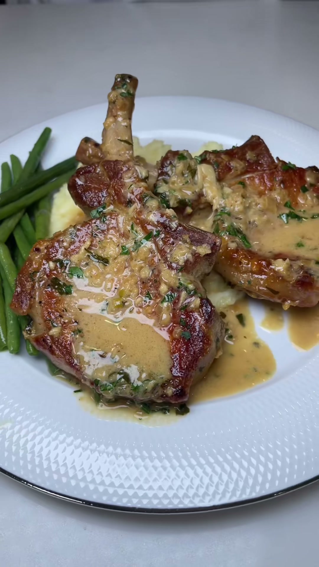 Pork Chops with Creamy Garlic Sauce