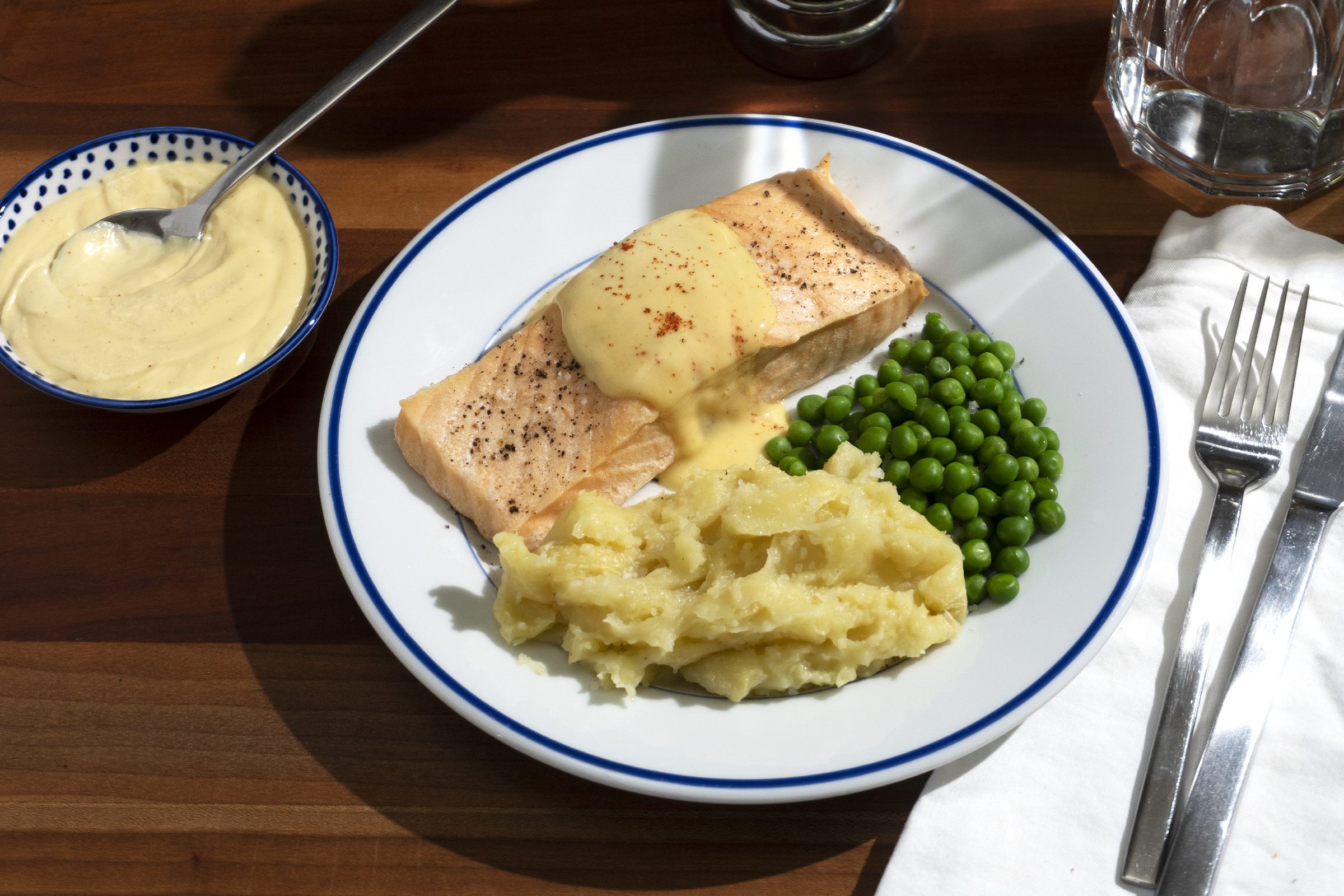 Hollandaise Salmon