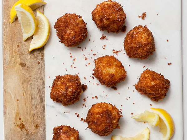 Arancini (Cheesy Italian Rice Balls)