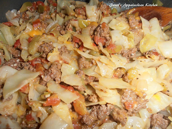 Cheesy Ground Beef and Cabbage Skillet