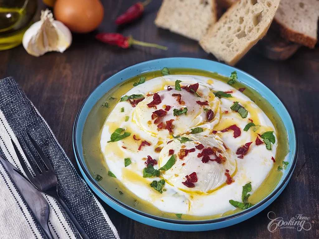 Turkish Poached Eggs with Yogurt - Çılbır