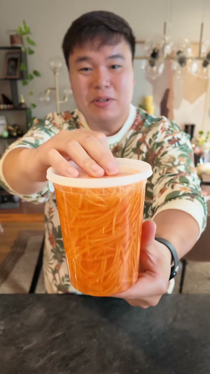 Sweet and Sour Pickled Carrots