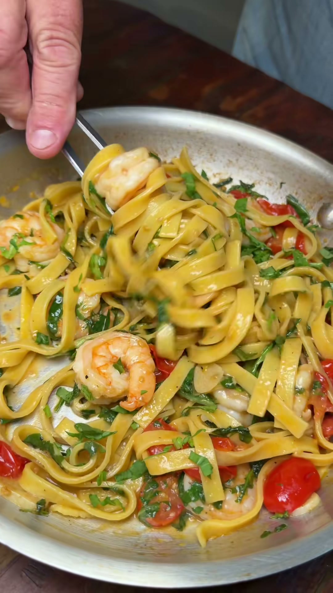 Fettuccine with Shrimp, Arugula, and Cherry Tomatoes