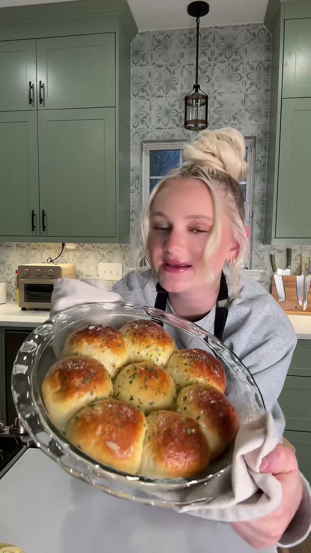 Garlic Herb Dinner Rolls
