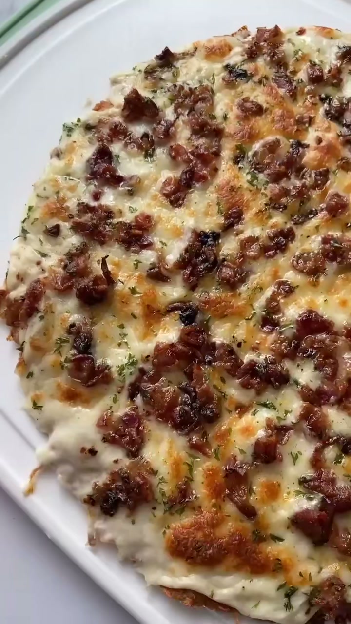 Alfredo Bacon Chicken Crust Pizza