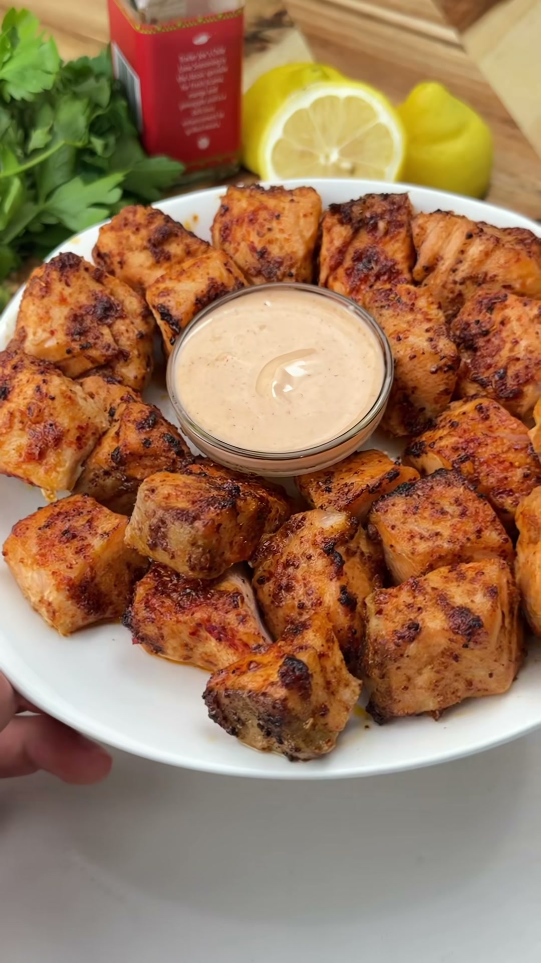 Salmon Bites with Sriracha Yogurt Dip