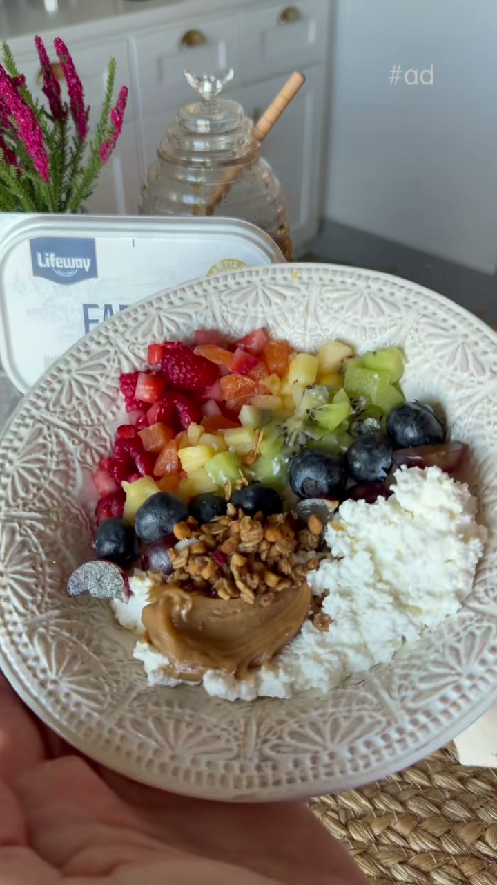 Farmer Cheese and Berry Breakfast Bowl