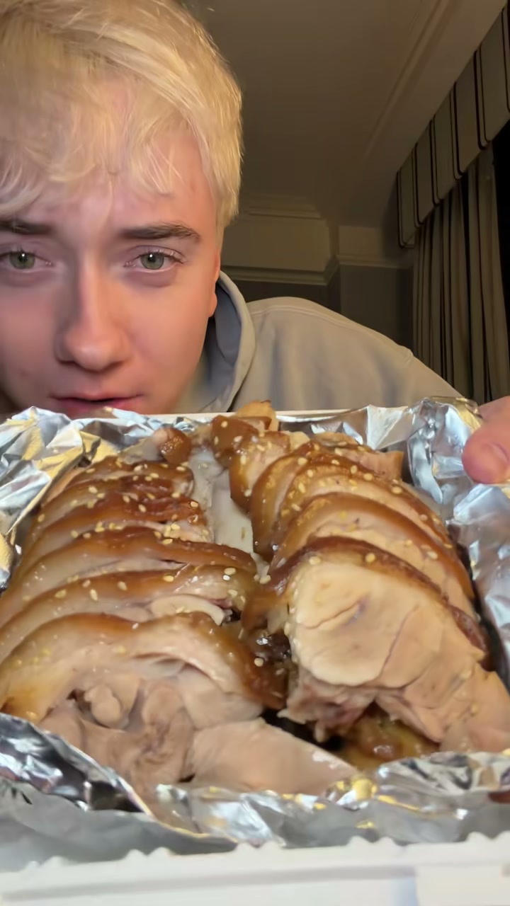 Korean Jokbal (Braised Pig's Trotters) Mukbang