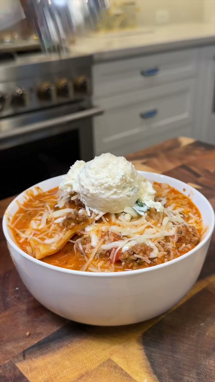 One-Pot Lasagna Soup