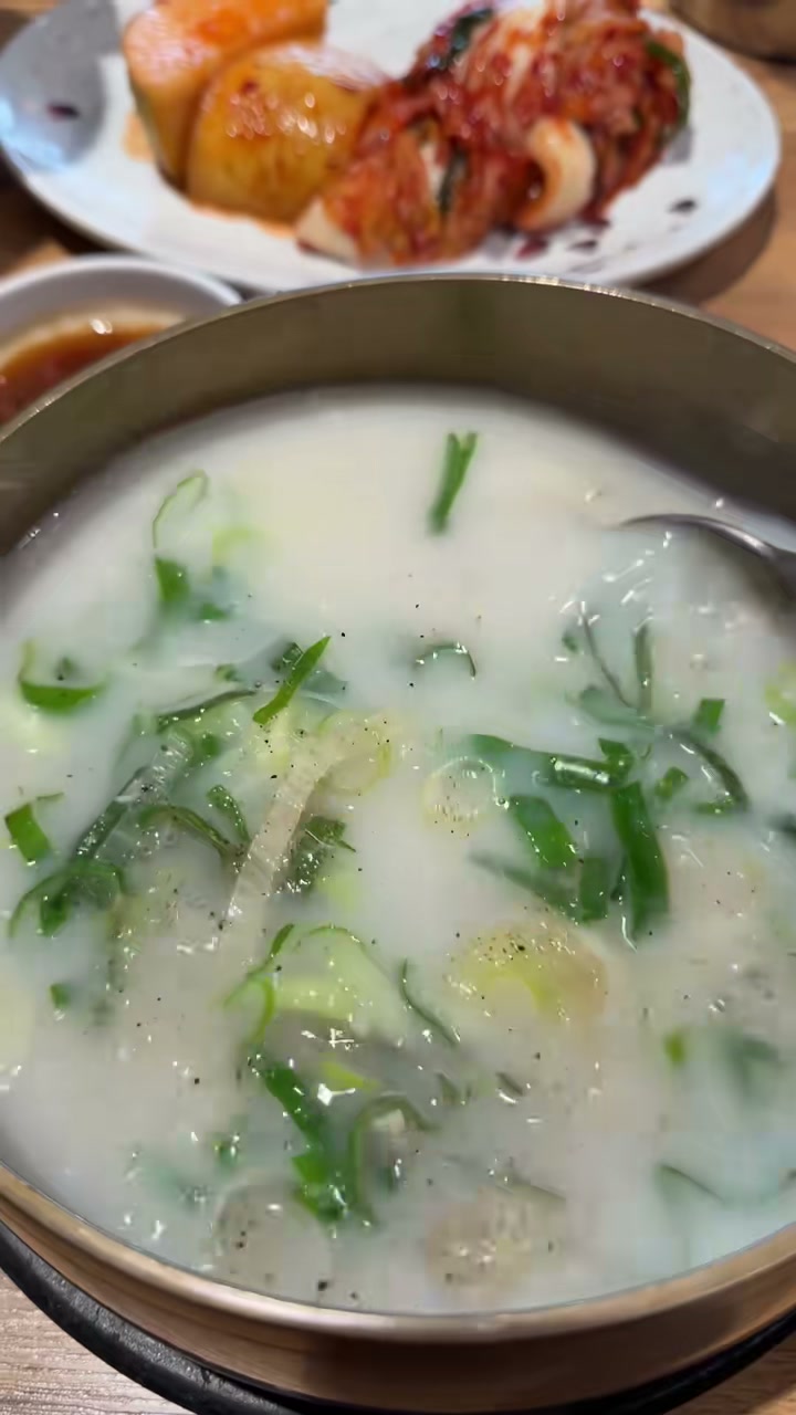 Korean Ox Bone Soup (Seolleongtang) Experience