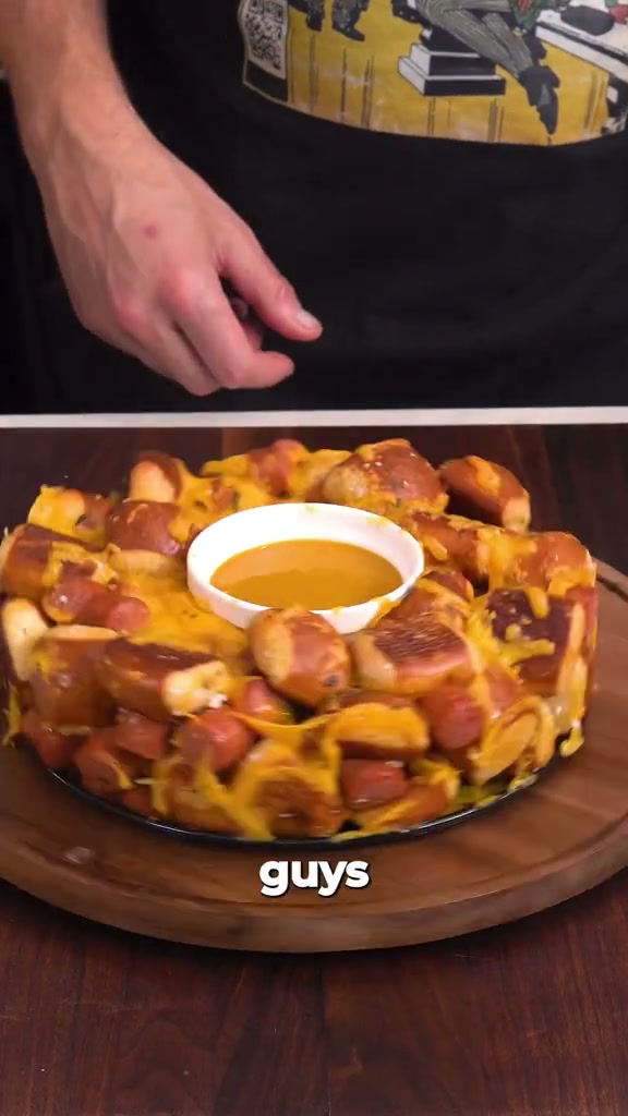 Cheesy Hot Dog Pretzel Pull